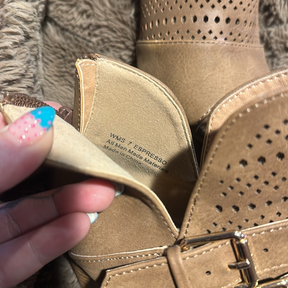 Report-Tan booties - Picture 3 of 5